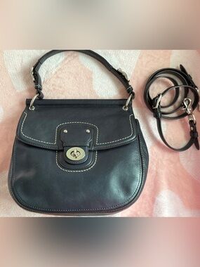Classic Willis Legacy Leather Turn-Lock Shoulder and hand Bag EUC